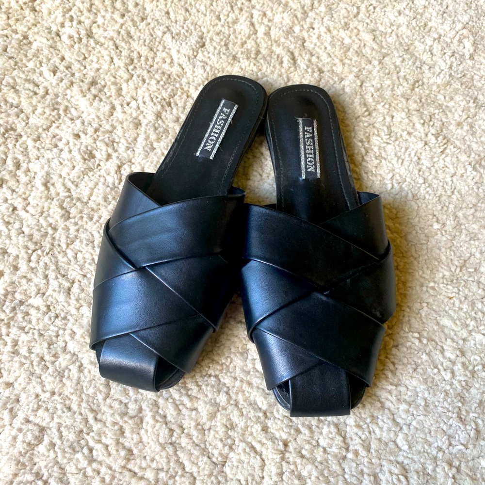 Square woven mules